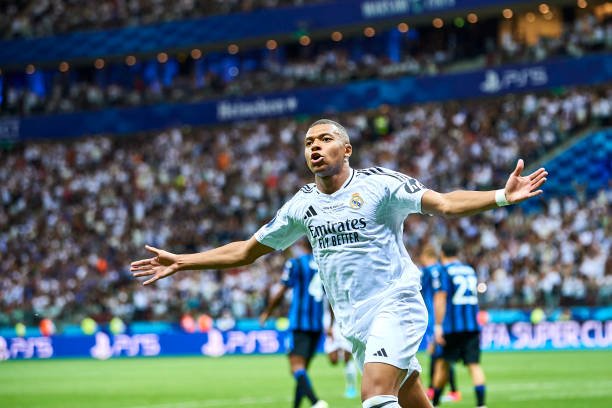 ديربي مدريد يشتعل: ريال مدريد يواجه أتلتيكو في قمة الدوري الإسباني